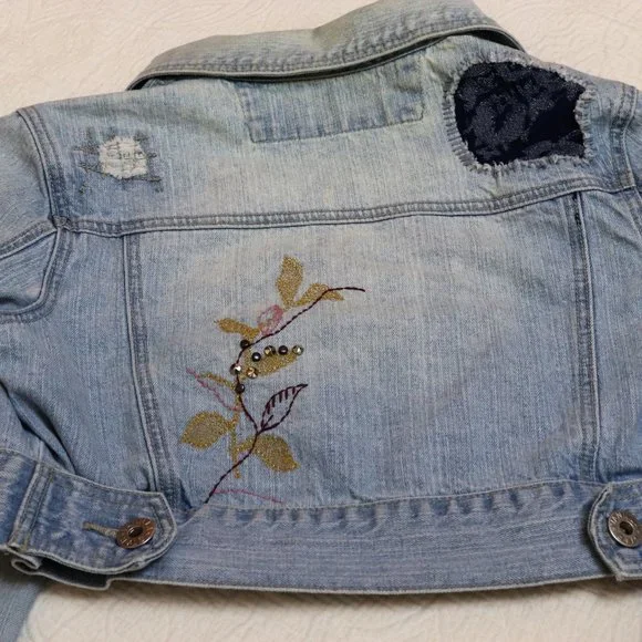 Vanilla Star Jeans | Light Wash Distressed Embroidered Cropped Jean Jacket - Picture 4 of 16